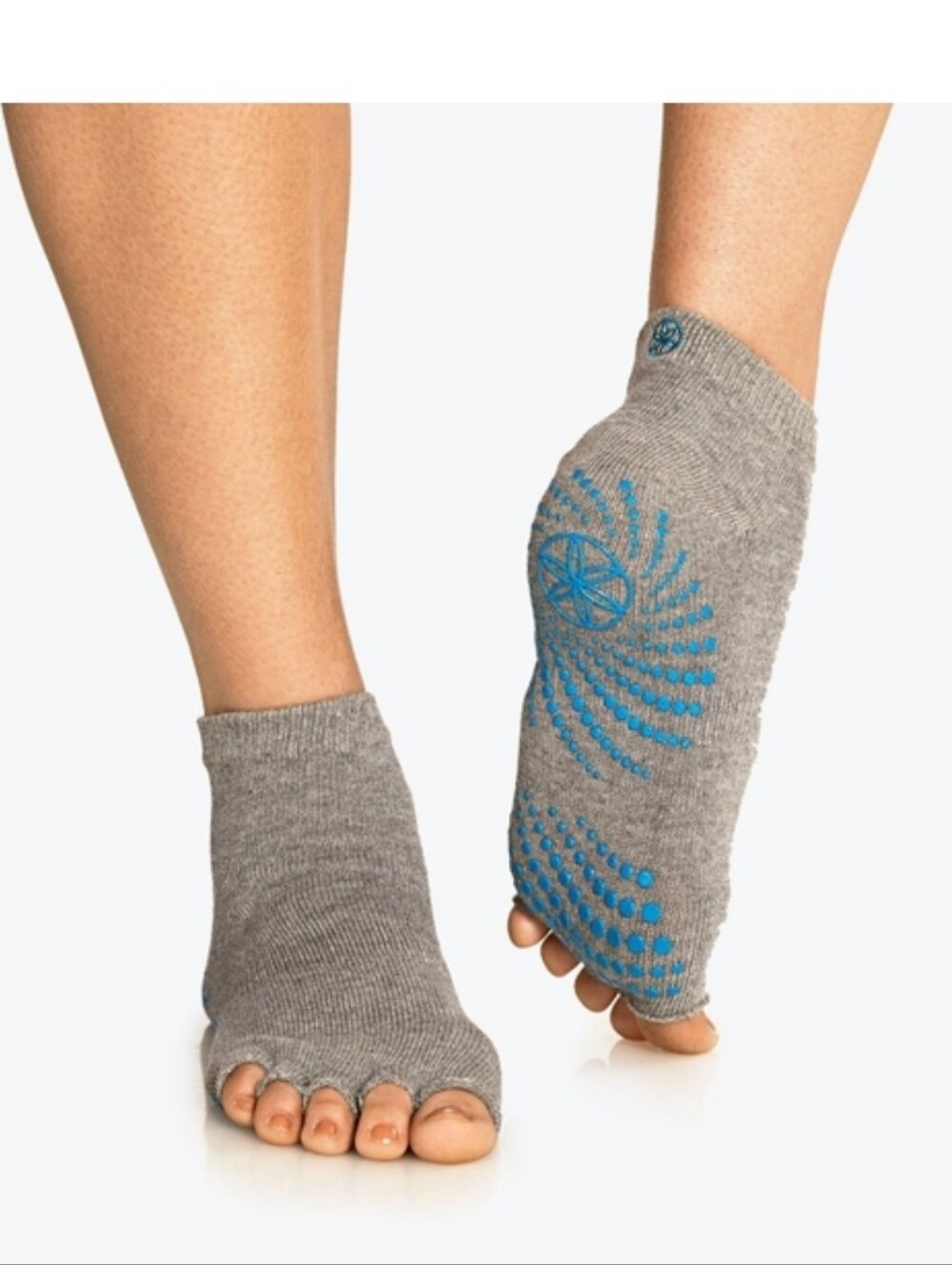 NWOT Non-Slip Toe Yoga GAIAM Socks - Grey with Blue Grip